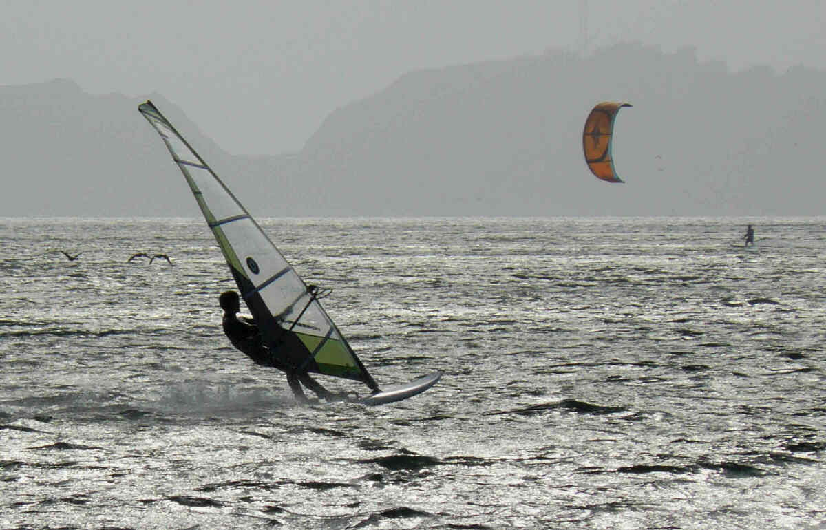 [8+sailboarder+and+kiteboarder.jpg]