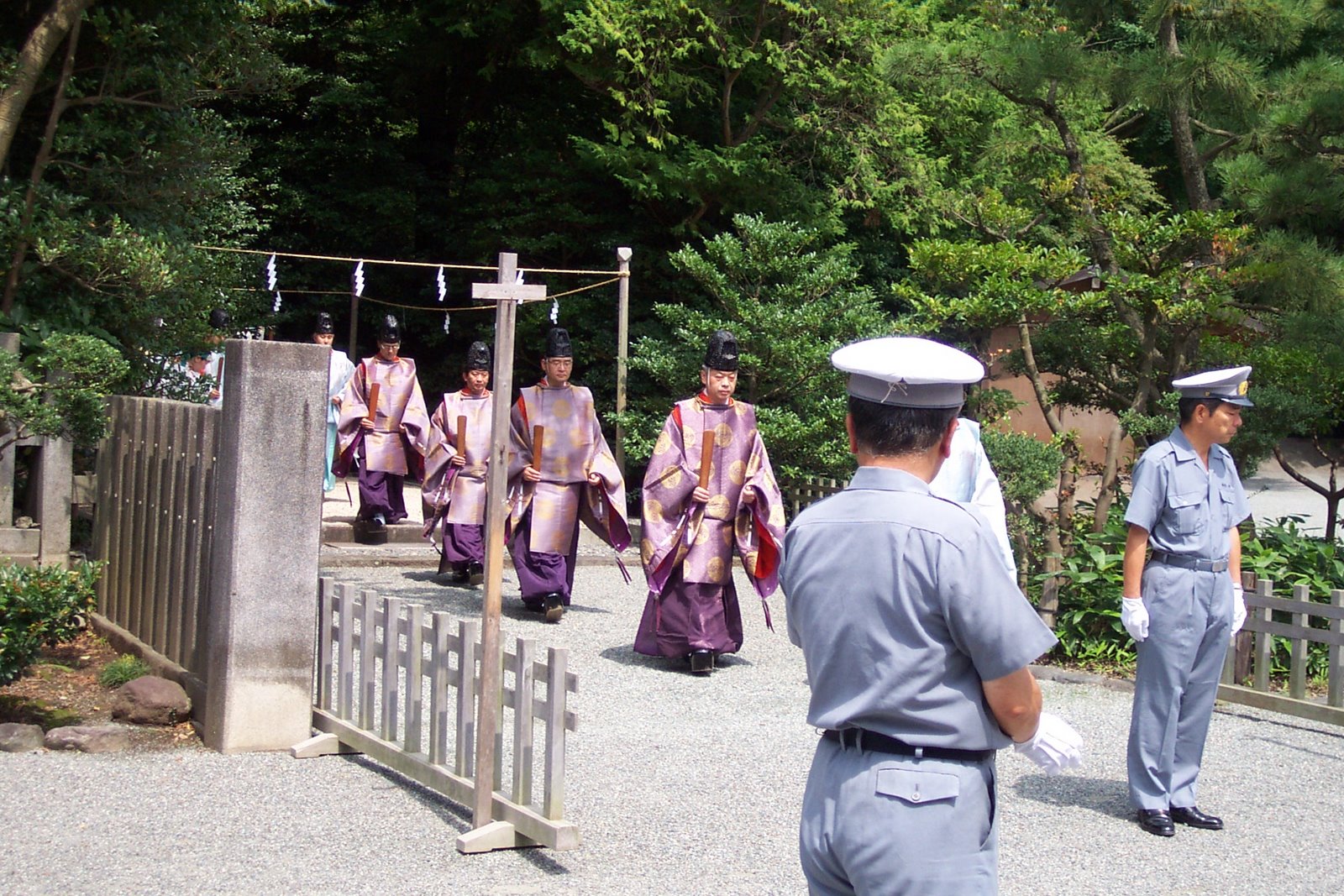 [Kamakura+shrines+013.jpg]