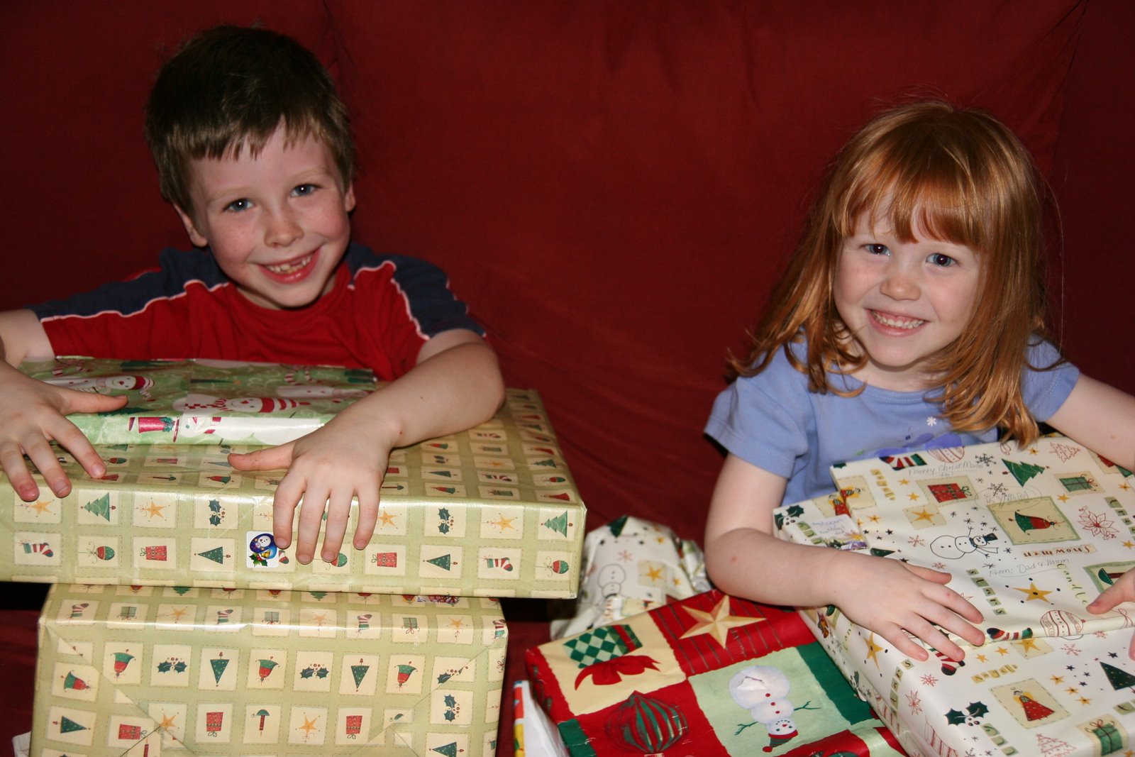 [kids+with+gifts.jpg]