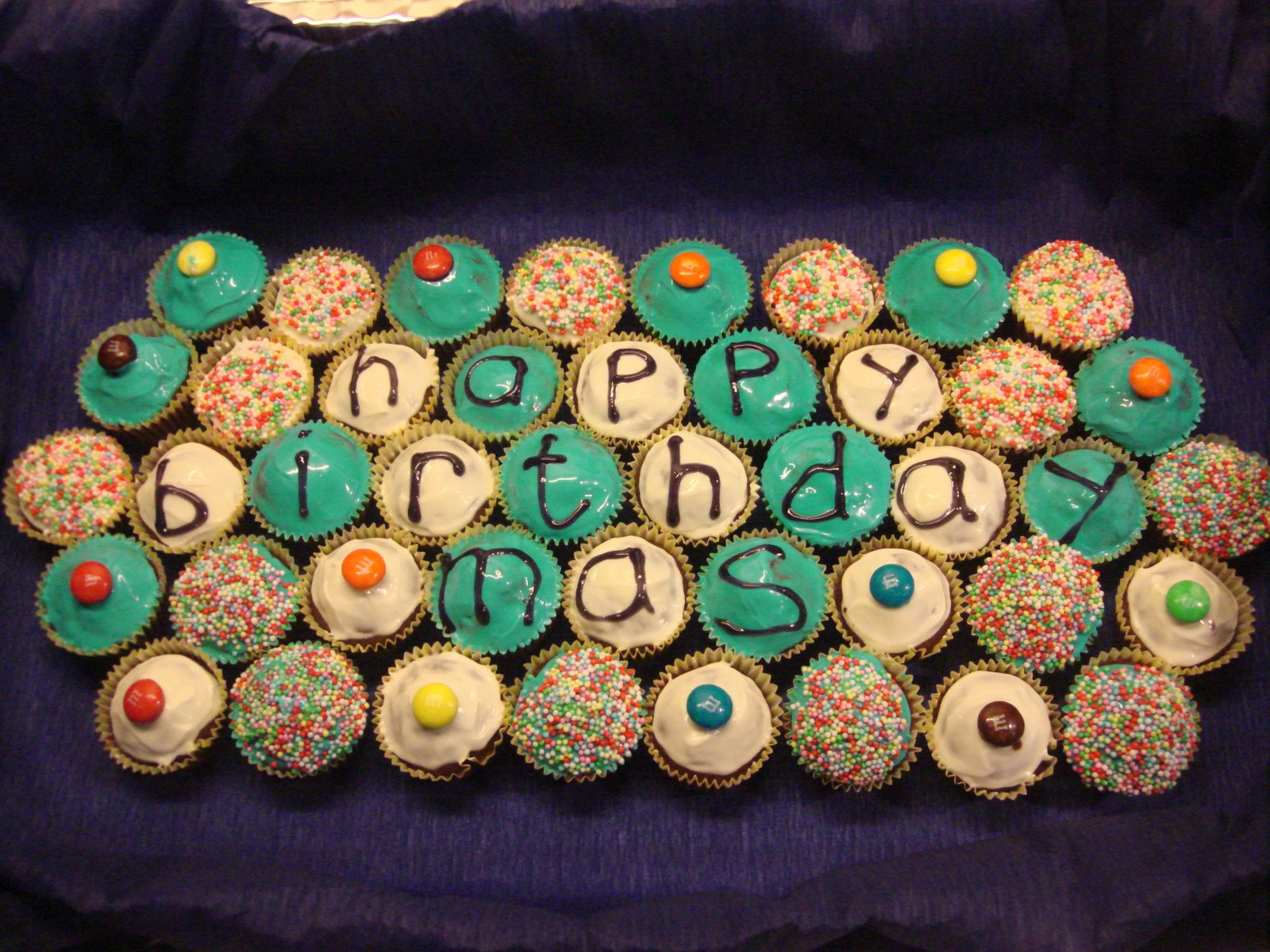 [birthday+cupcakes+(2).JPG]