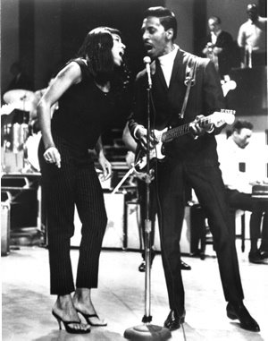 [Tina+and+Ike+Turner+perform+on+stage+in+this+1966.jpg]