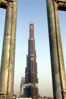 [capt.ff00d53012b740108cc49c2c90451bc7.emirates_burj_dubai_worlds_tallest_tower_xkj106.jpg]