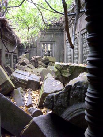 [Cambodia+-+Old+Temple+inside2.JPG]