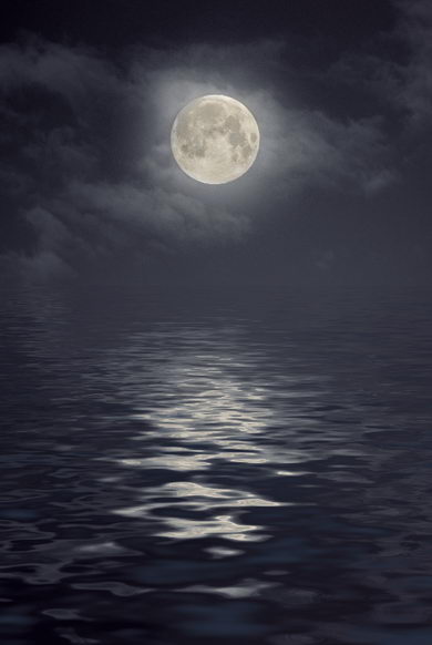 [142-luna+scufundata+in+ocean.jpg]
