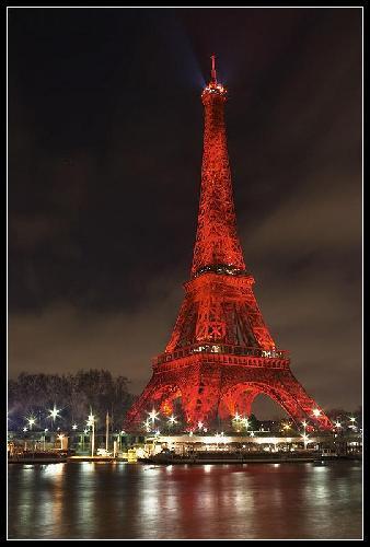 [1415466-Paris_in_red_Paris_en_rouge_-Paris.jpg]