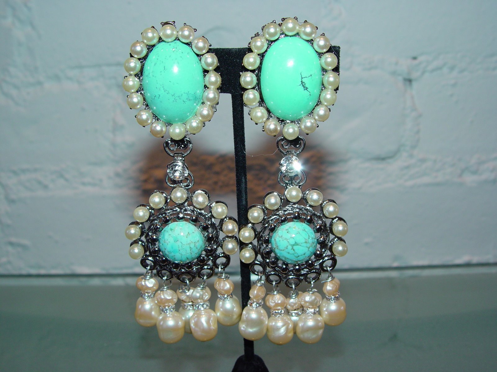 [VRBA+TURQUOISE+AND+PEARLS+DROPS+4+INCHES.JPG.JPG]