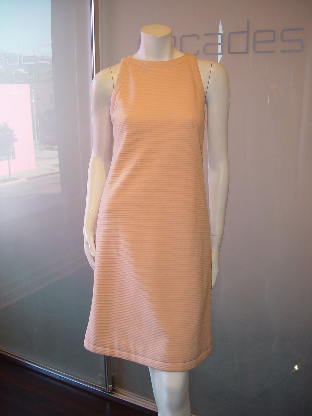 [TORRENE+PARIS+HAUTE+COUTURE+TRAPEZE+DRESS+IN+PINK+WOOL+JERSEY+WITH+RING+DETAIL+C+60S.JPG.JPG]