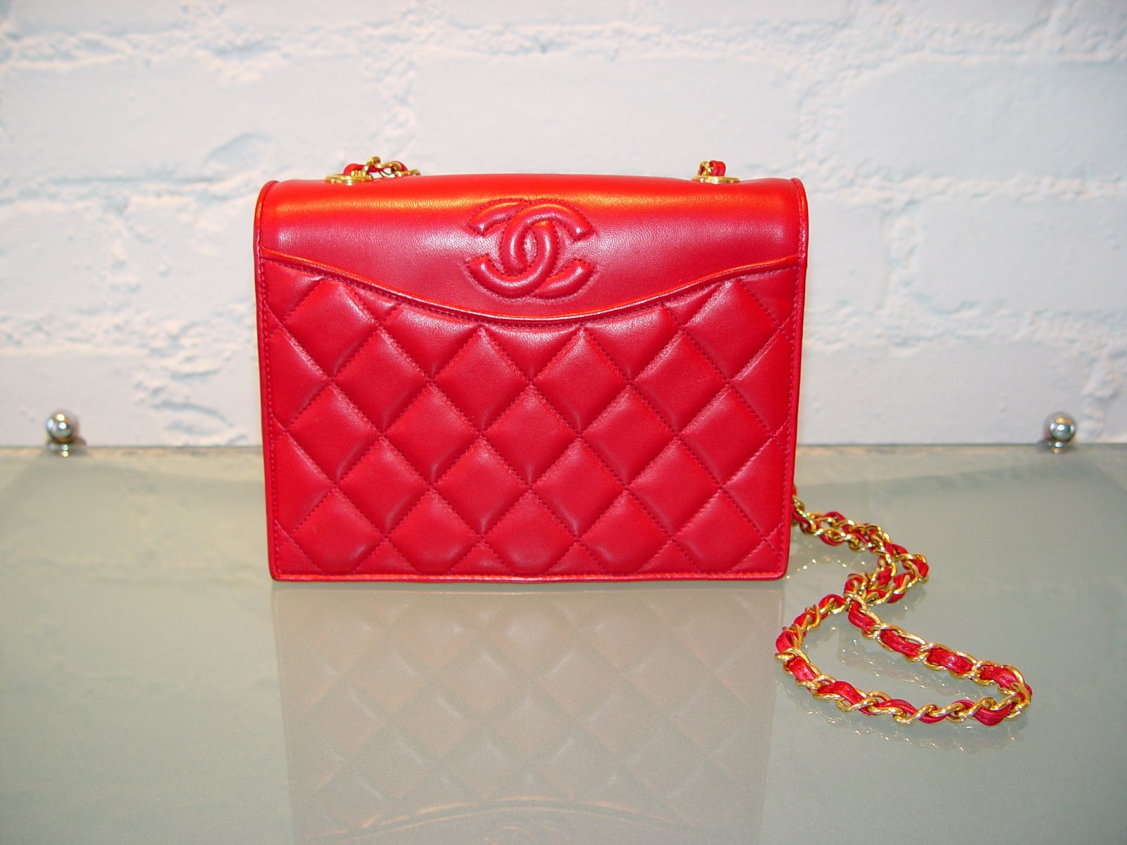 [CHANEL+RED+QUIILTED+LEATHER+BAG+8+BY+6+C+LATE+80S.JPG.JPG]