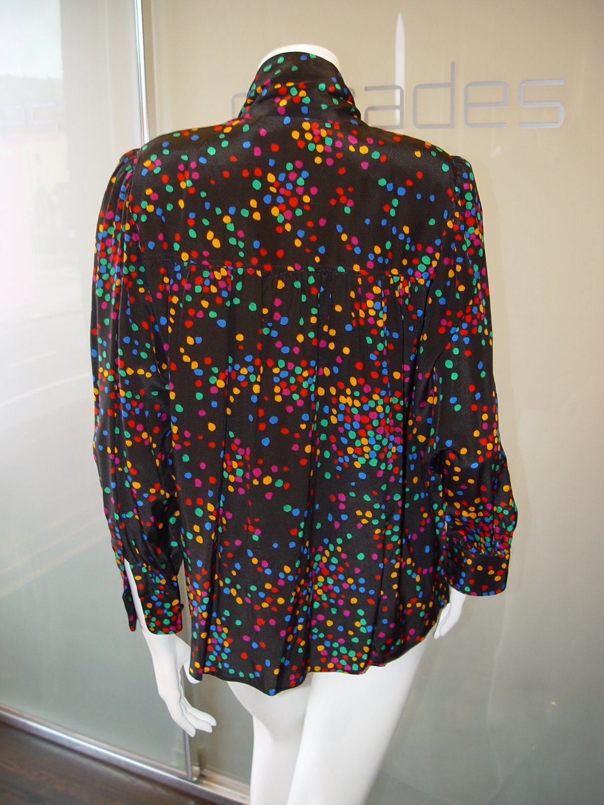 [YSL+RIVE+GAUCHE+BLACK+SILK+BLOUSE+WITH+OLIVE+BLUE+RED+WHITE+DOTS+C+80S+KEY+HOLEMARKED+SIZE+34.JPG.JPG]