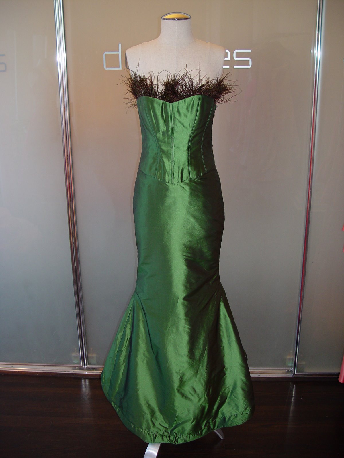 [THIERRY+MUGLER+FOREST+GREEN+WITH+PEACOCK+FEATHER+TRIM+STRAPLESS+BUSITER+CORSET+GOWN.JPG.JPG]