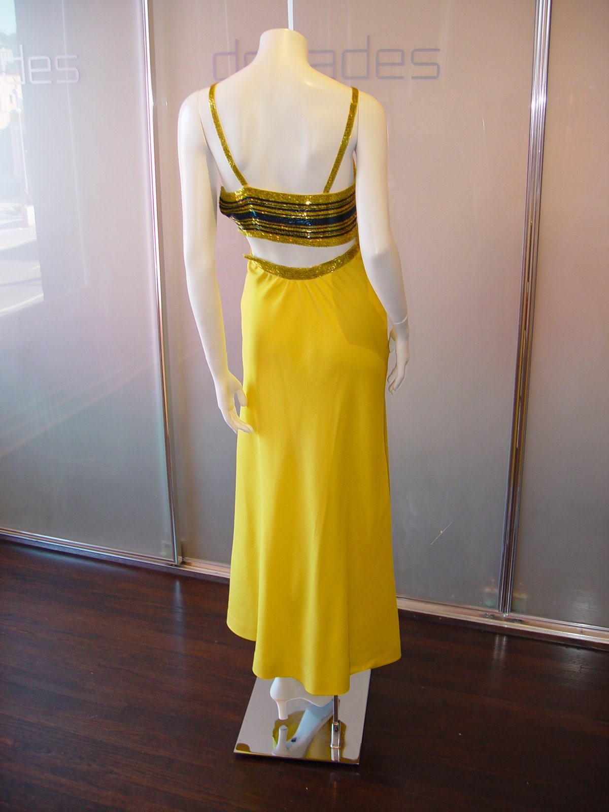 [GALANOS+YELLOW+DRESS+WITH+EMBROIDERY+-+2.JPG]