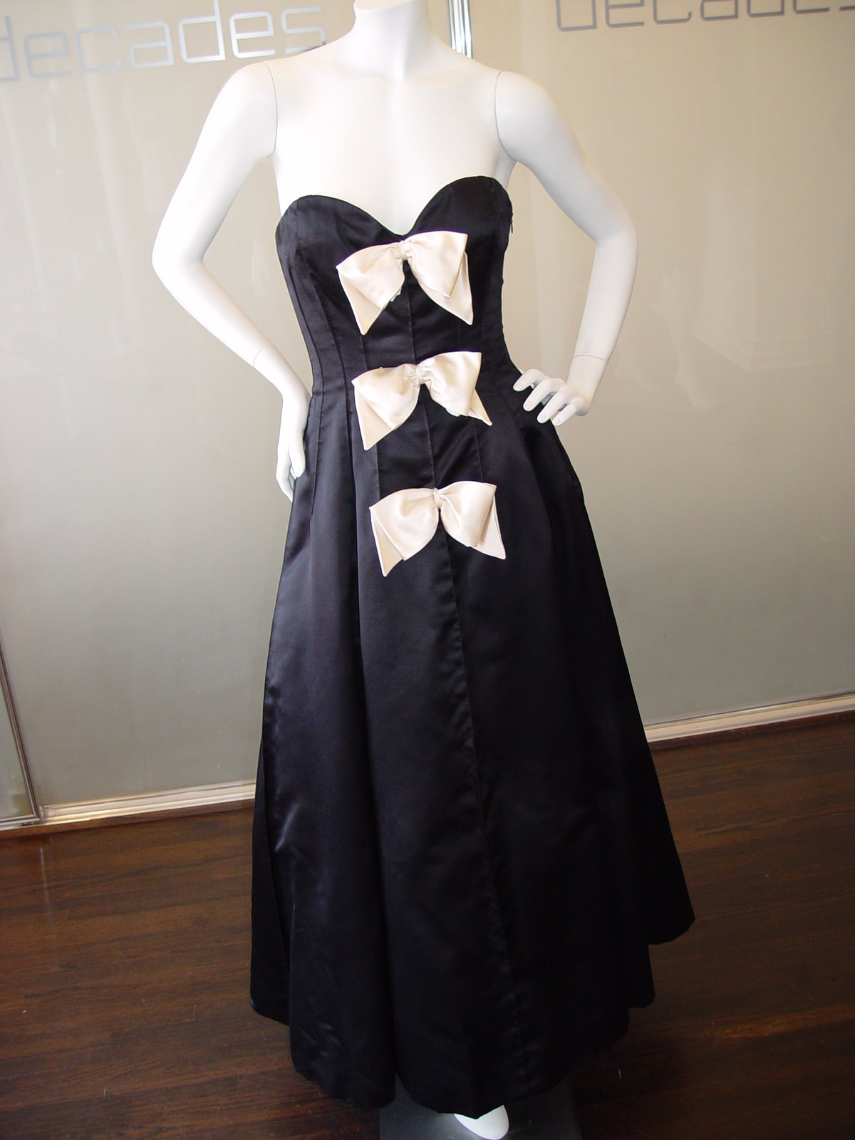 [VALENINTO+BOUTIQUE+LATE+70S+BLACK+SATIN+STRAPLESS+GOWN+WITH+THREE+WHITE+BOWS+MARKED+SIZE+8.JPG.JPG]