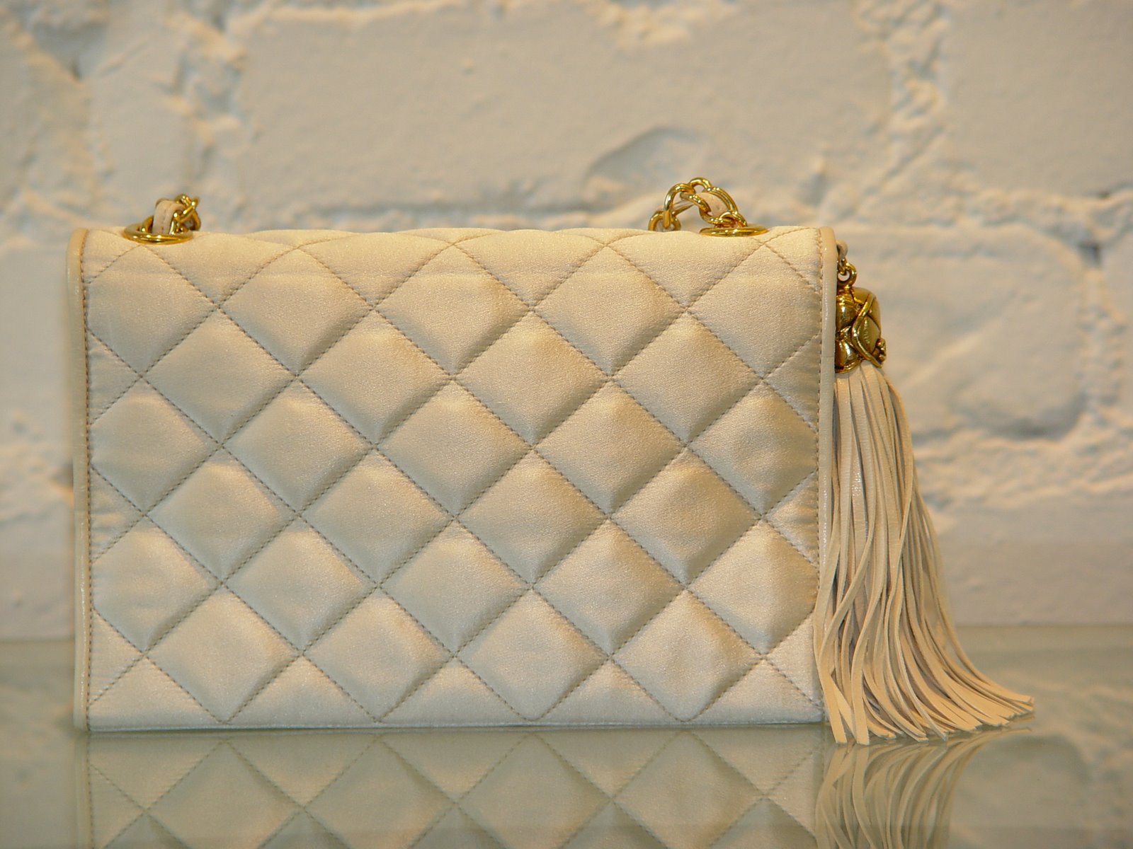 [CHANEL+SATIN+QUILTED+EVENING+BAG+WITH+GOLD+HARDWARE+-+BACK.JPG]