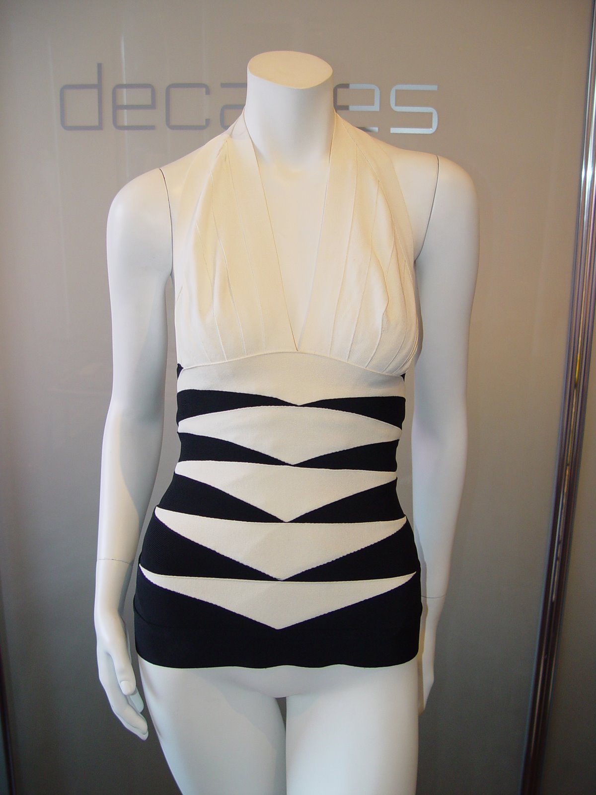 [HERVE+LEGER+COUTURE+BLACK+AND+WHITE+BANDAGE+TOP+MARKED+SIZE+S+EARLY+90S.JPG.JPG]