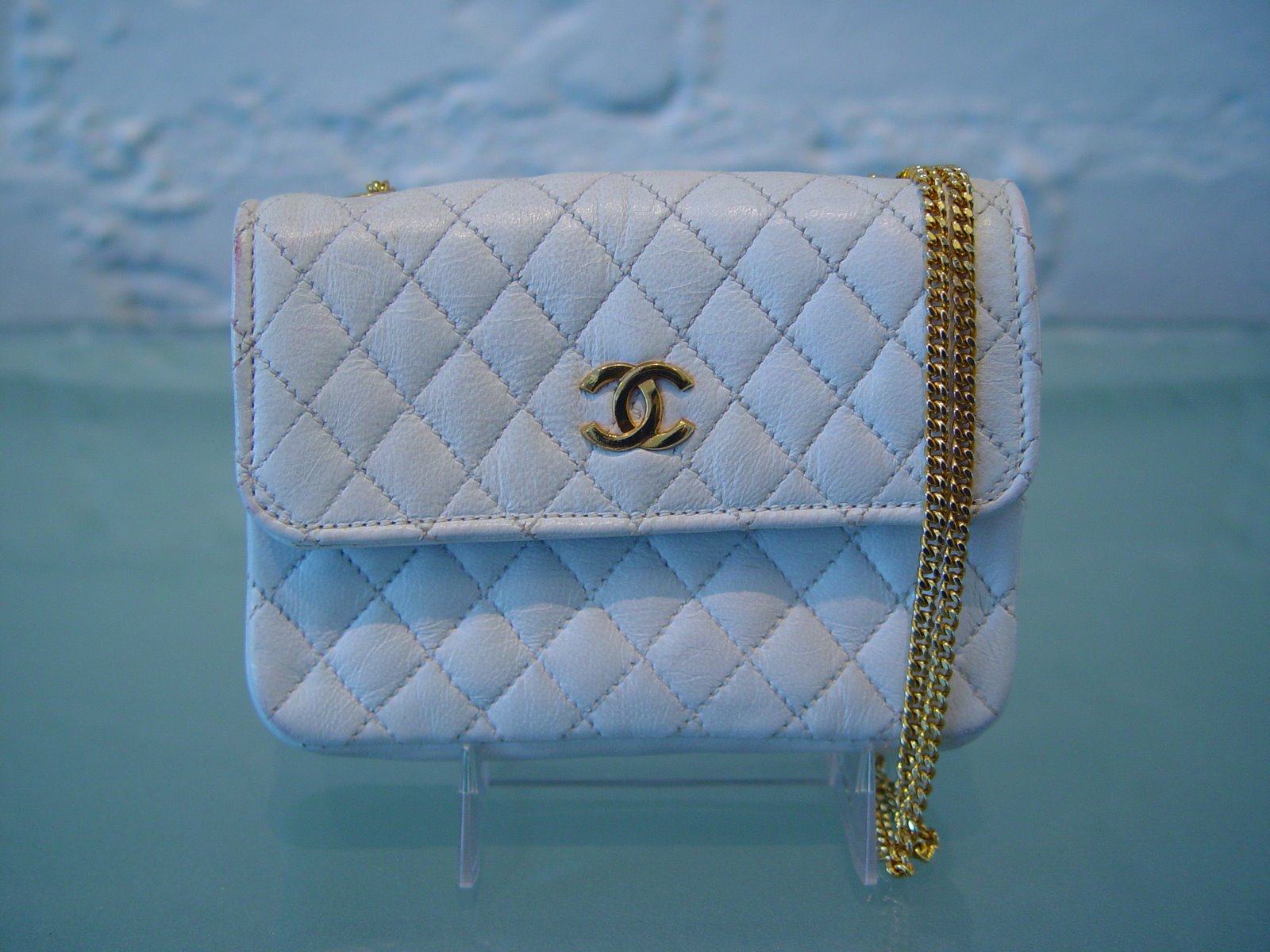 [CHANEL+MINI+WHITE+QUILTED+LEATHER+DISCO+BAG+4+X+3+X+1+80S.JPG.JPG]