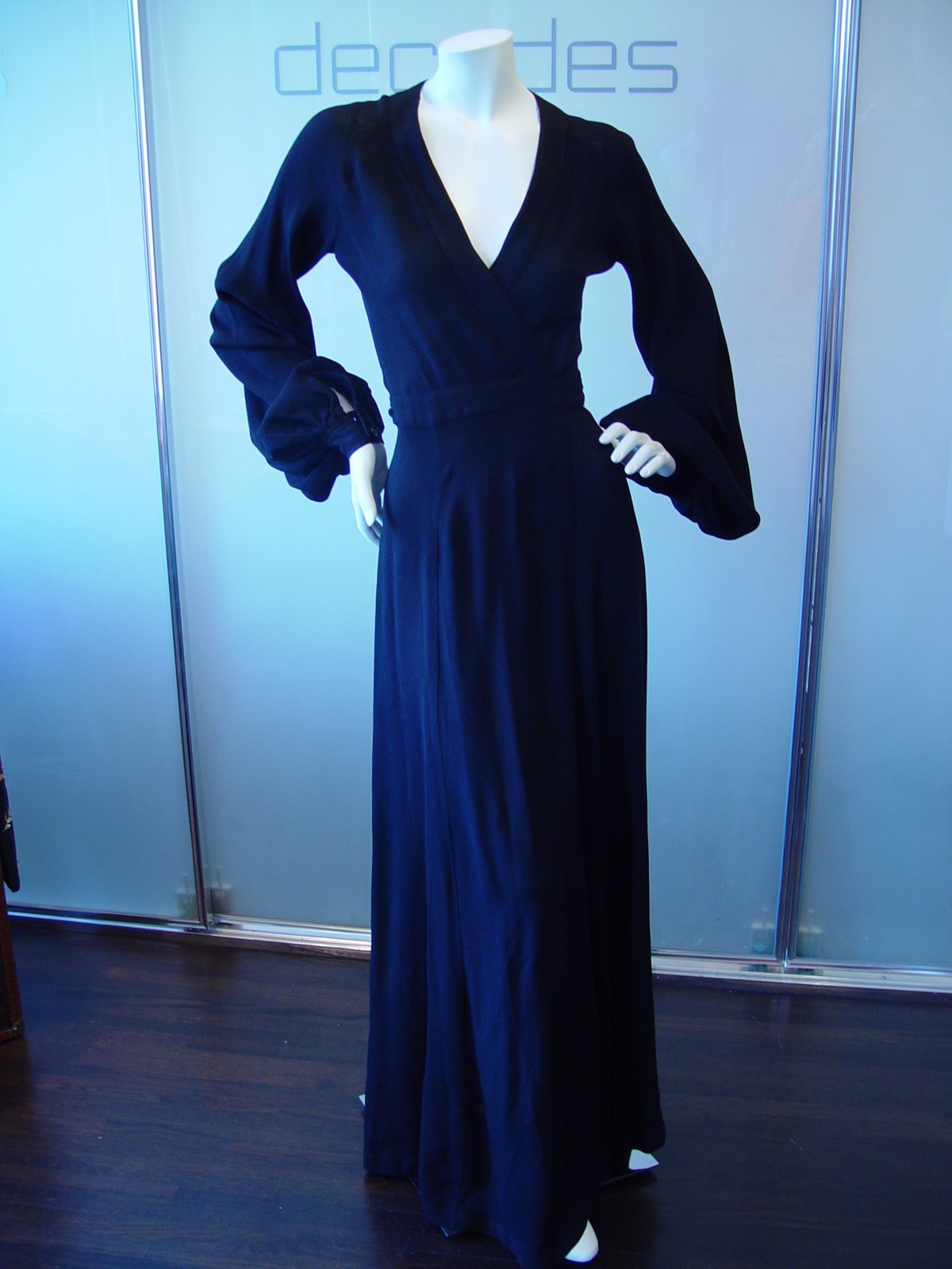 [OSSIE+CLARK+WRAP+DRESS+WITH+LARGE+KEY+HOLE+BACK+IN+BLACK+WITH+FULL+SLEEVE+MARKED+SIZE+14.JPG.JPG]
