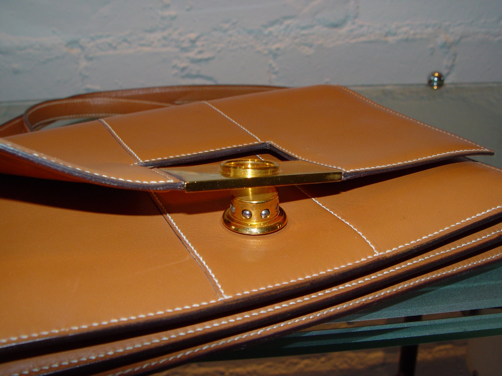 [Hermes+Caramel+Leather+Handbag+w+Gold+Closure+-+Detail.JPG]