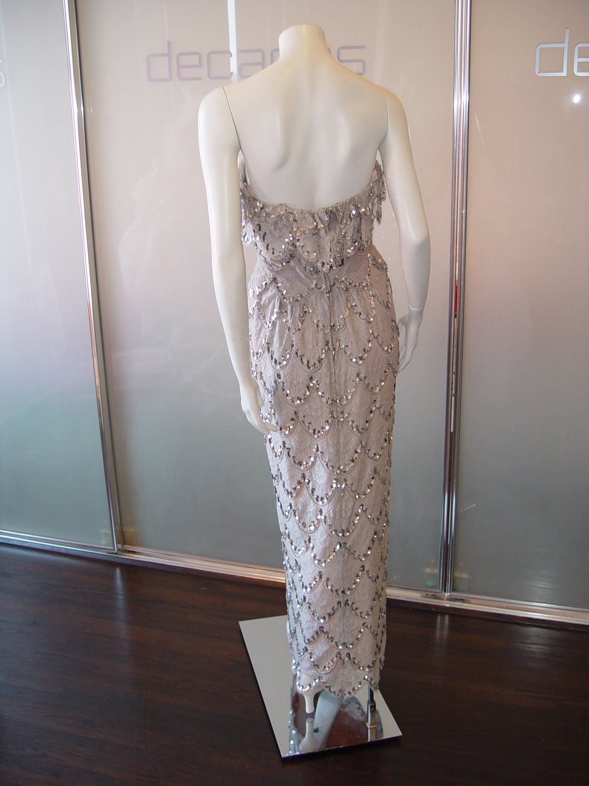 [ALFRED+BOSAND+GREY+FISHSCALE+SEQUIN+GOWN+-+3.JPG]