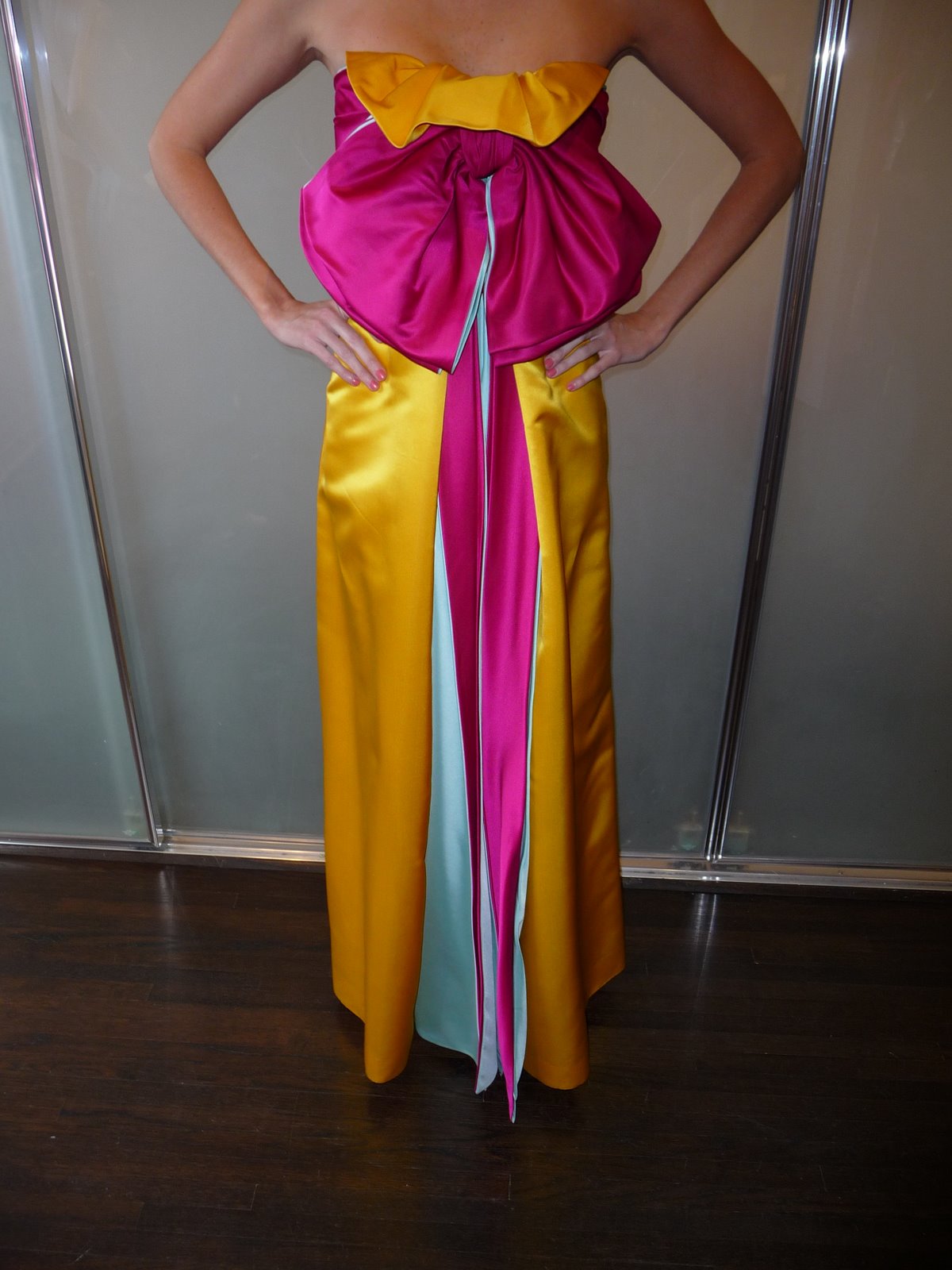[BILL+BLASS+MARIGOLD+STRAPLESS+GOWN+WITH+HOT+PINK+AND+ICE+BOWNA+ND+CASCADE+C+80S.JPG+(5).JPG]