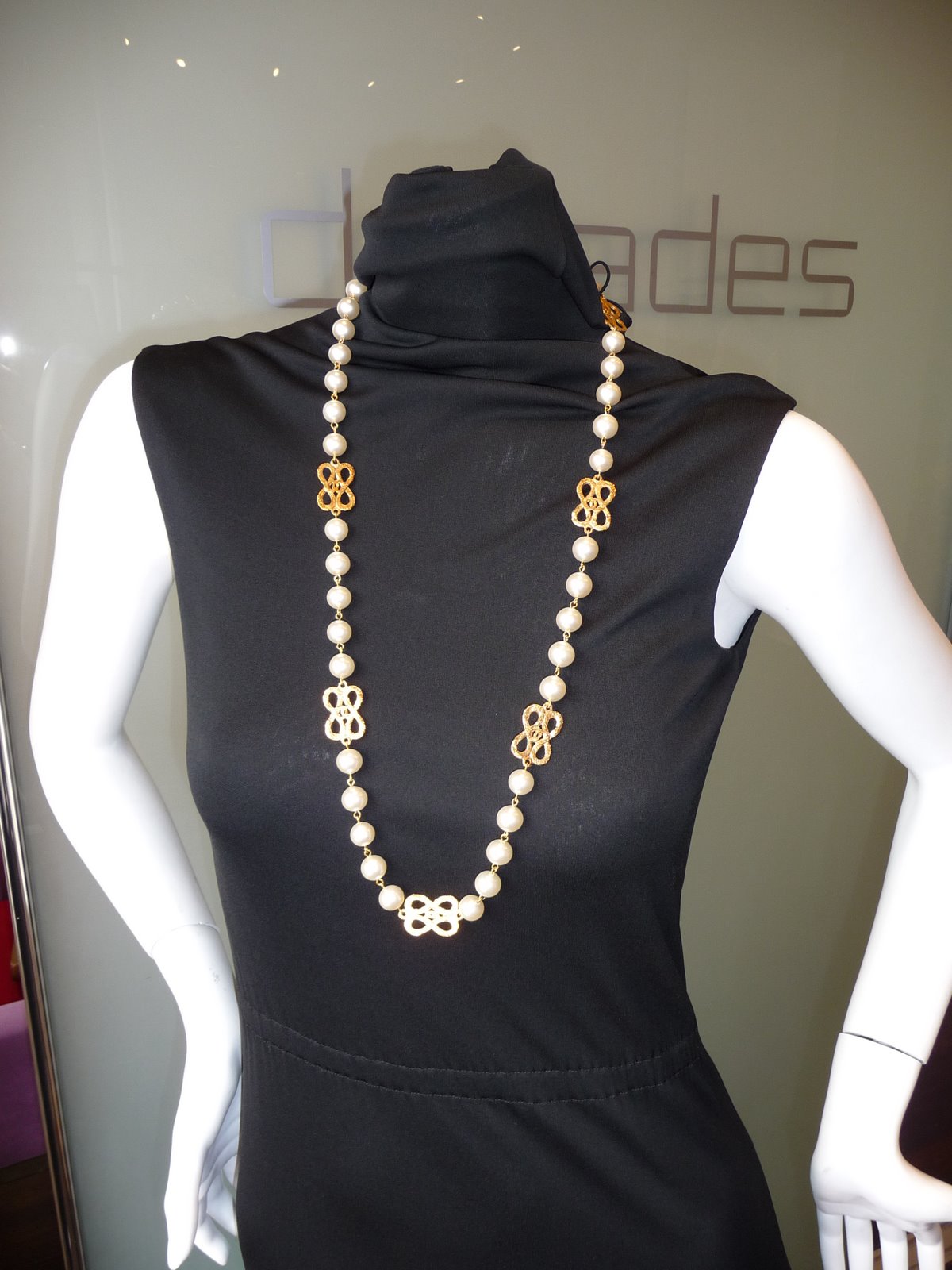 [CHANEL+PEARLS+WITH+SCROLL+PATTERN+COLLECTION+25+32+INCHES.JPG.JPG]