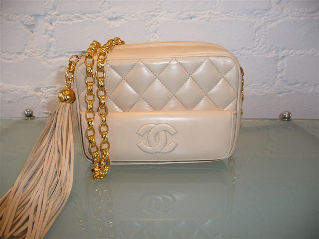 [CHANEL+CREAM+LEATHER+QUILTED+DEADSTOCK+PURSE+7+BY+5+BY+2+HALF.JPG.JPG]