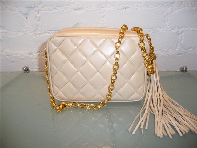 [CHANEL+CREAM+LEATHER+QUILTED+DEADSTOCK+PURSE+7+BY+5+BY+2+HALF.JPG+(2).JPG]