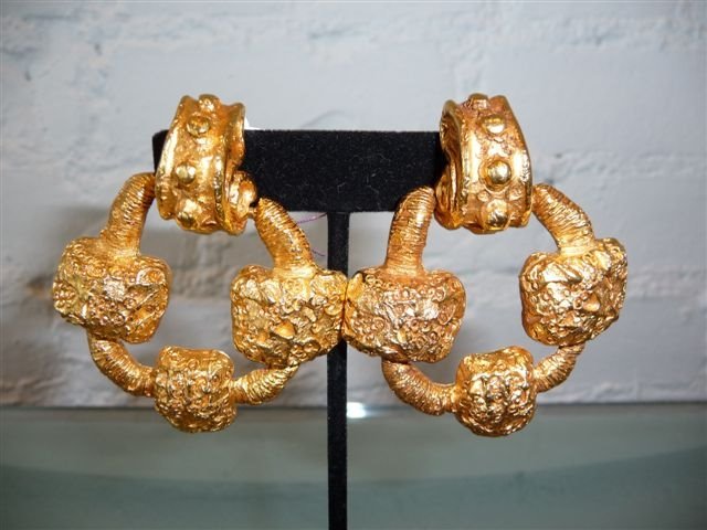[gold+Lacroix+earrings.JPG]