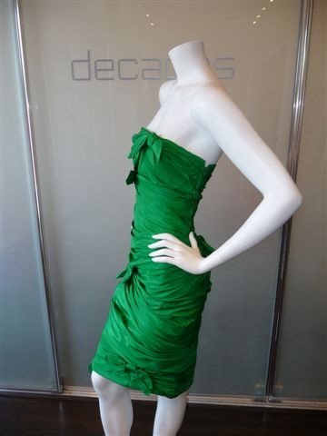 [JACQUELINE+DE+RIBES+green+dress+side.JPG]