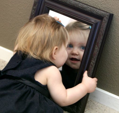 [Molly-in-mirror.jpg]