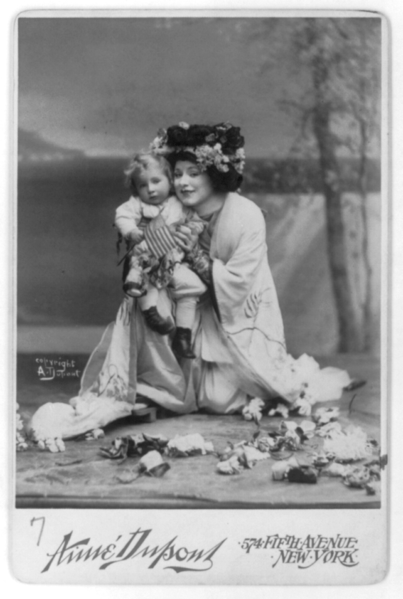 [403px-Geraldine_Farrar_in_the_role_of_Madame_Butterfly.png]