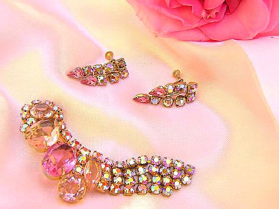[Vintage+Rhinestone+Pink+Aurora+Borealis+Brooch+and+Earrings+1.JPG]