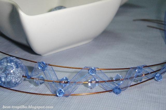 [colar+contas+vidro+azul+fio+cobre+arame+necklace.JPG]