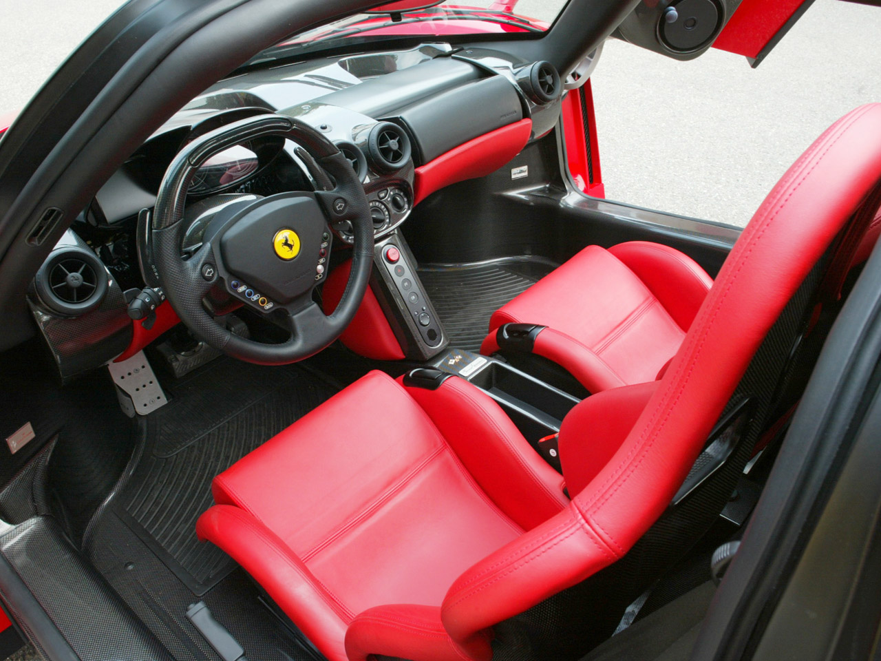 [Ferrari-Enzo-Interior-1280x960.jpg]