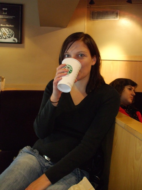 [Claudia+im+Starbucks.jpg]