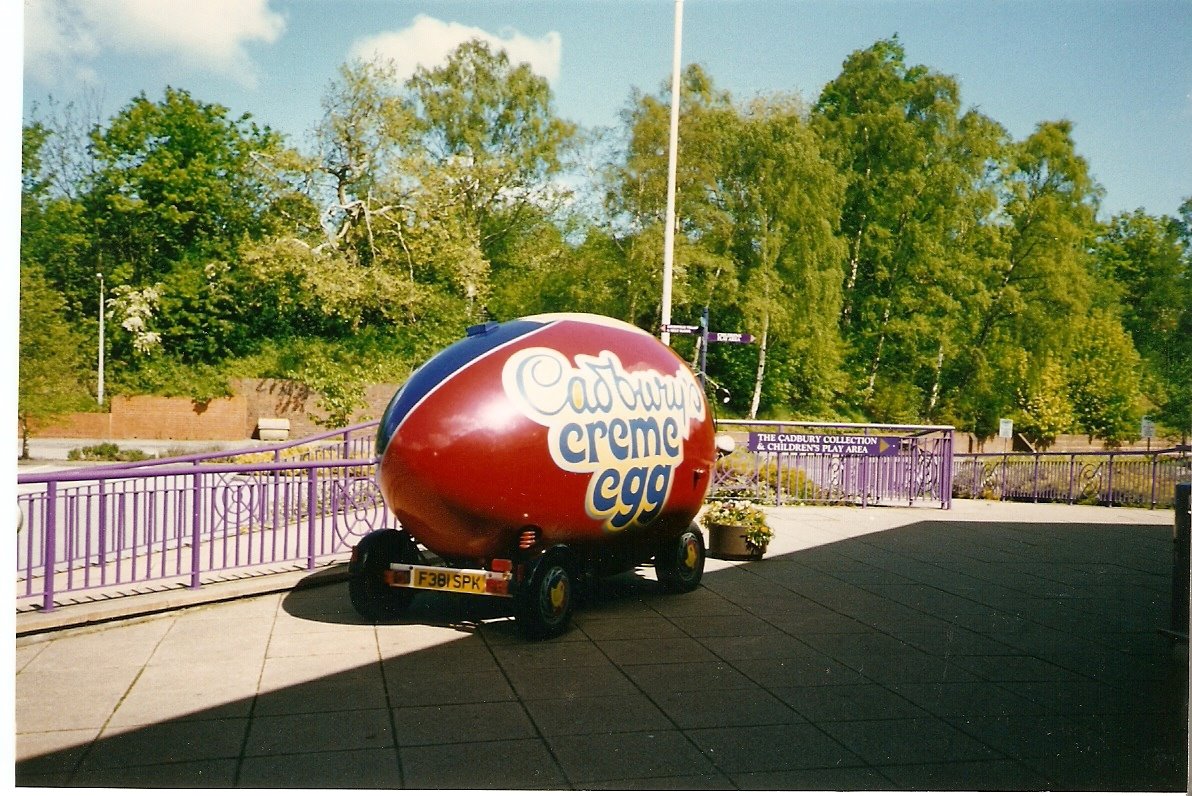 [Creme+Egg+Car,+May+1997.jpg]