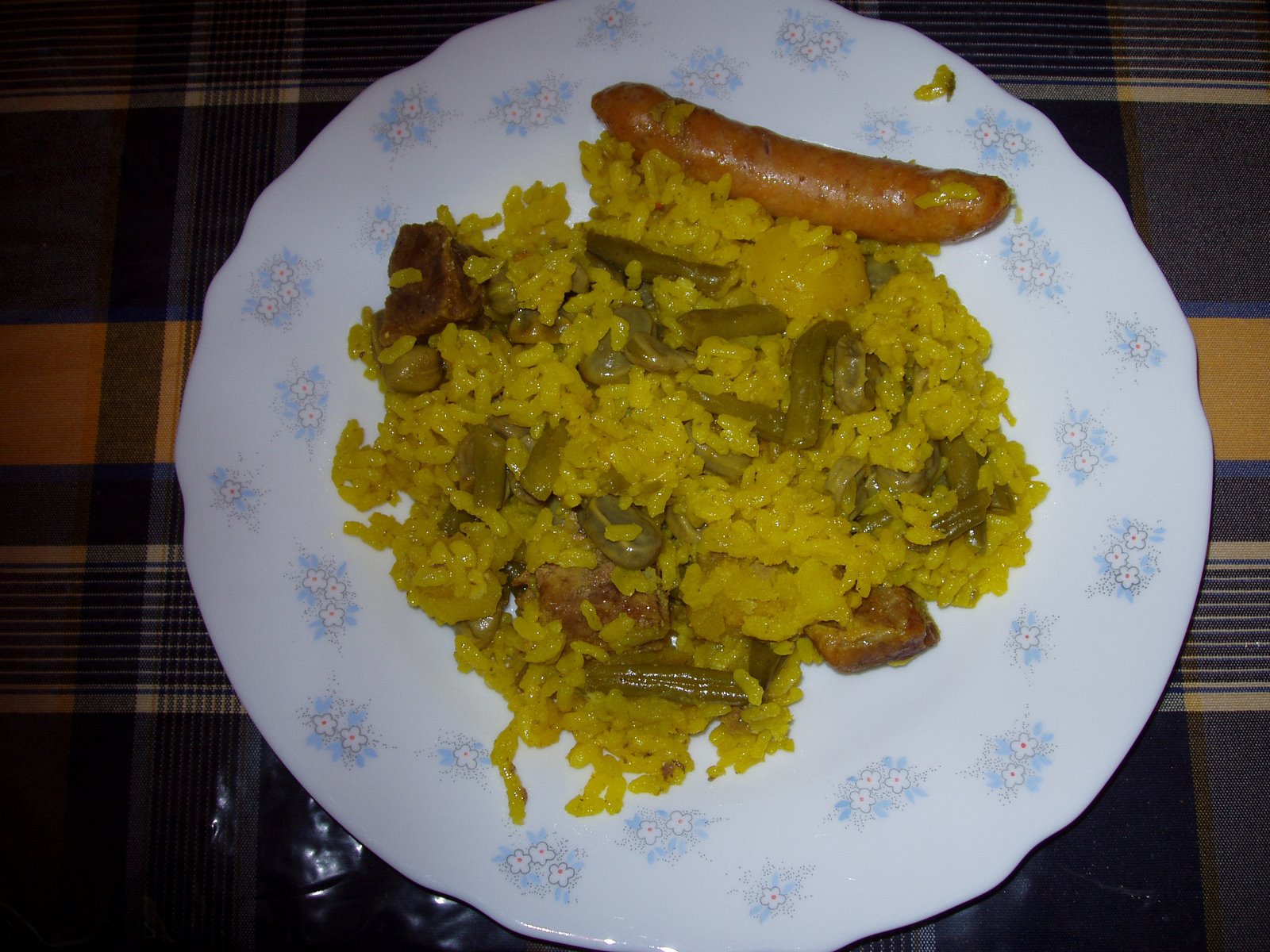 [L-arroz+con+carne+y+salchichas+(2).JPG]