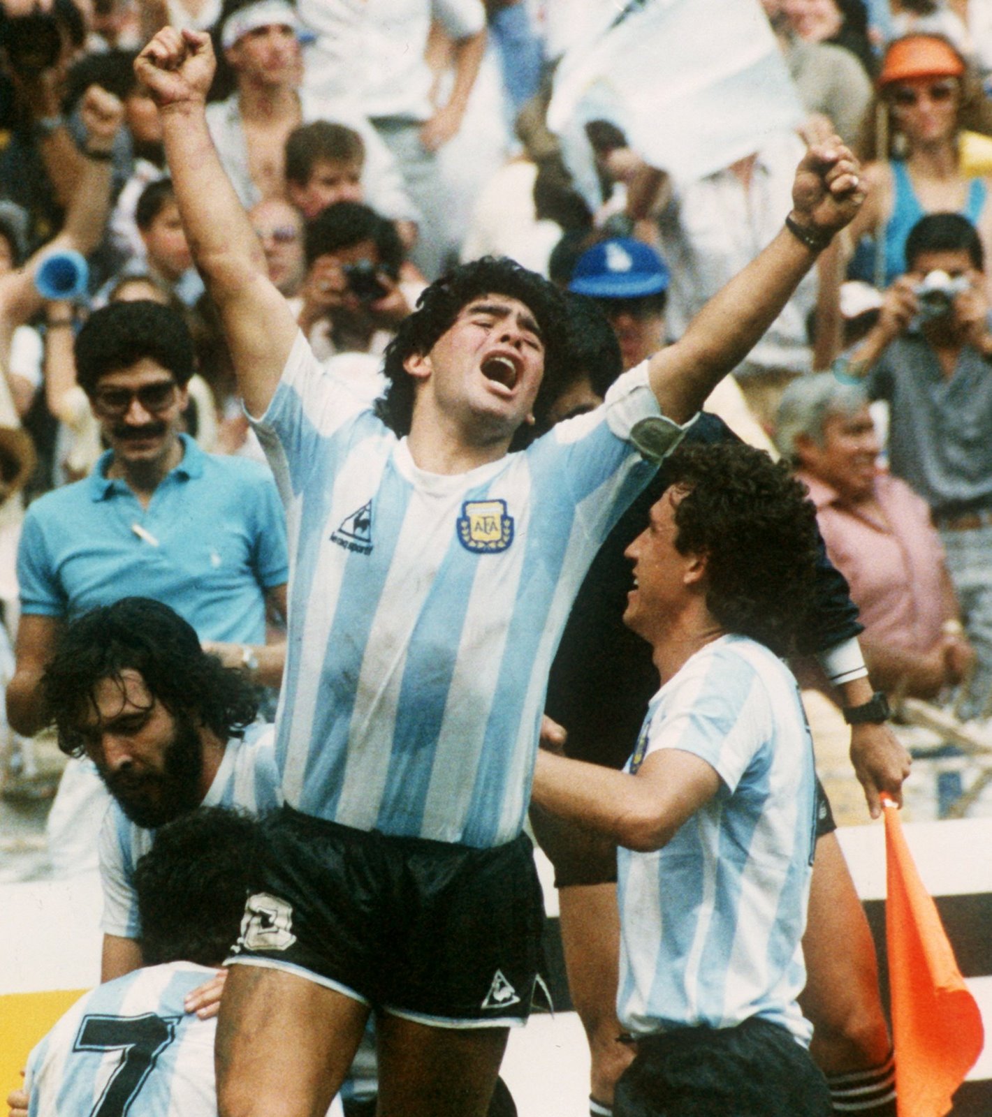[Maradona-015201_2.jpg]