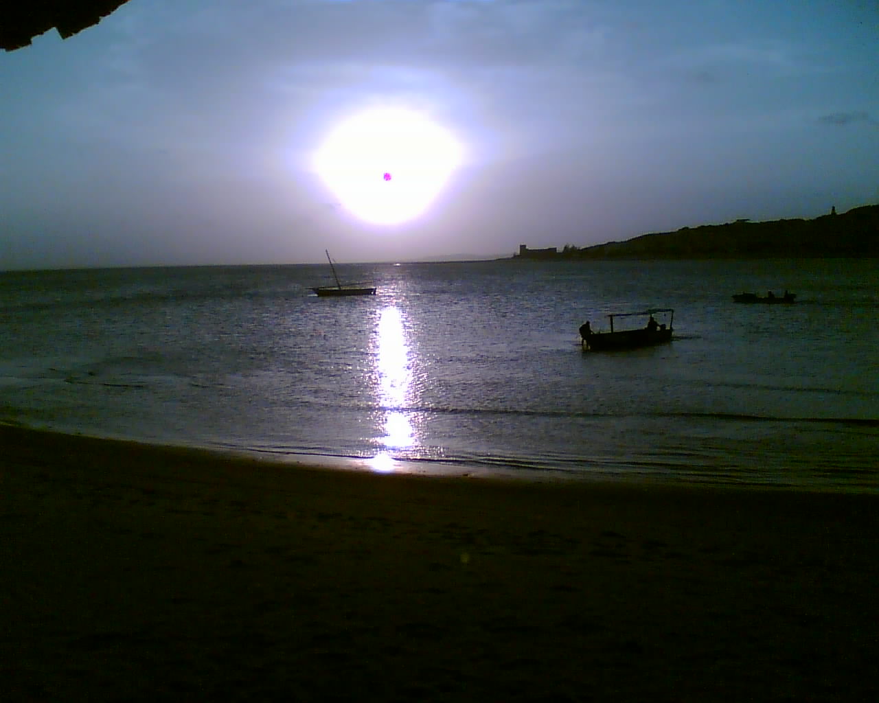 [sunset+manda+island,+Lamu.jpg]