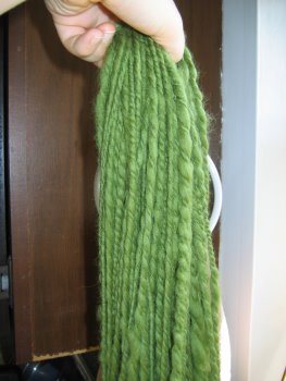 [green+spun+yarn+closeup.bmp]