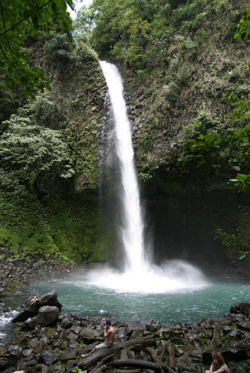 [waterfall+lafortuna+costarica.jpg]