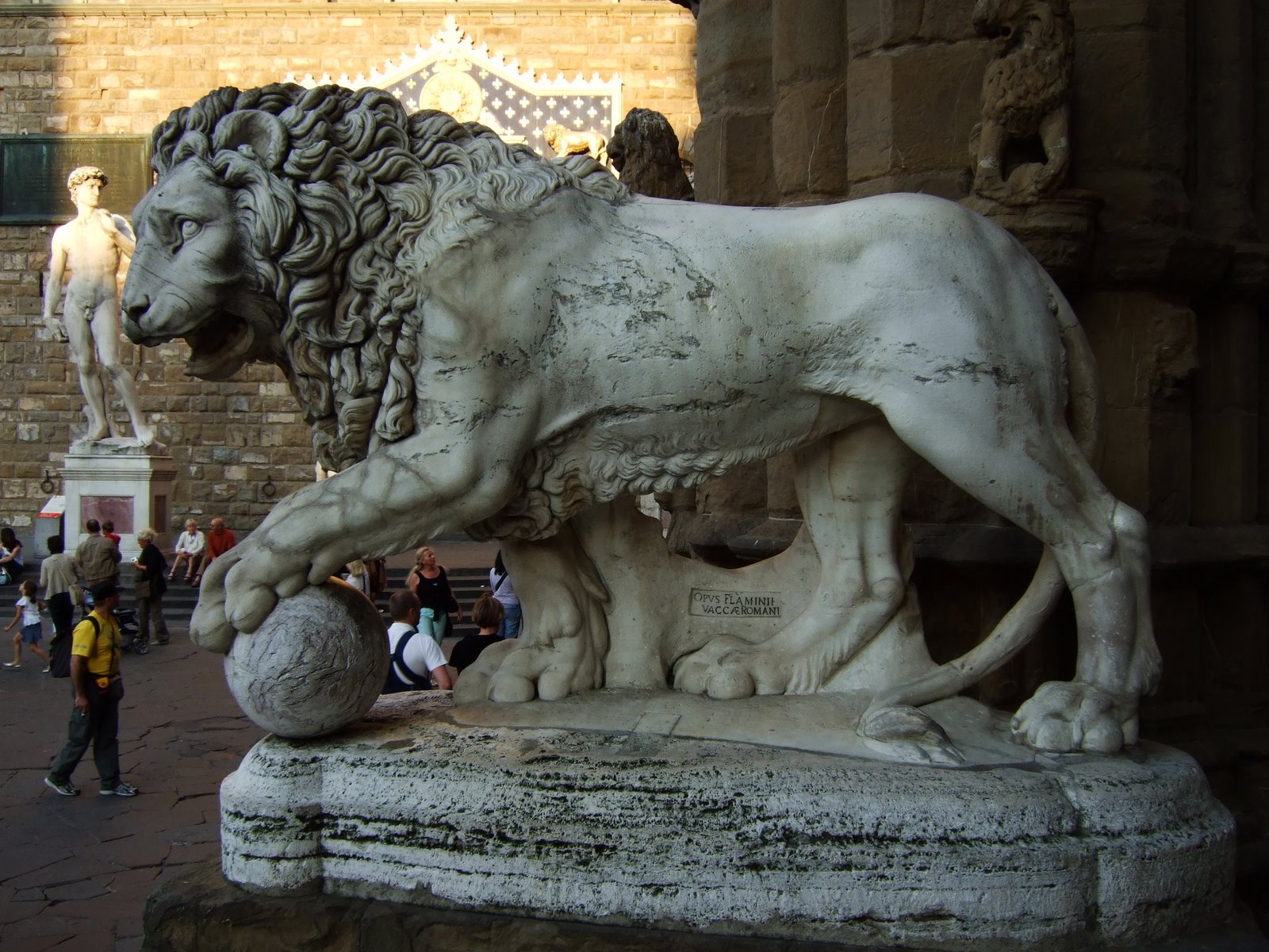 [Florence--loggia+lion.JPG]