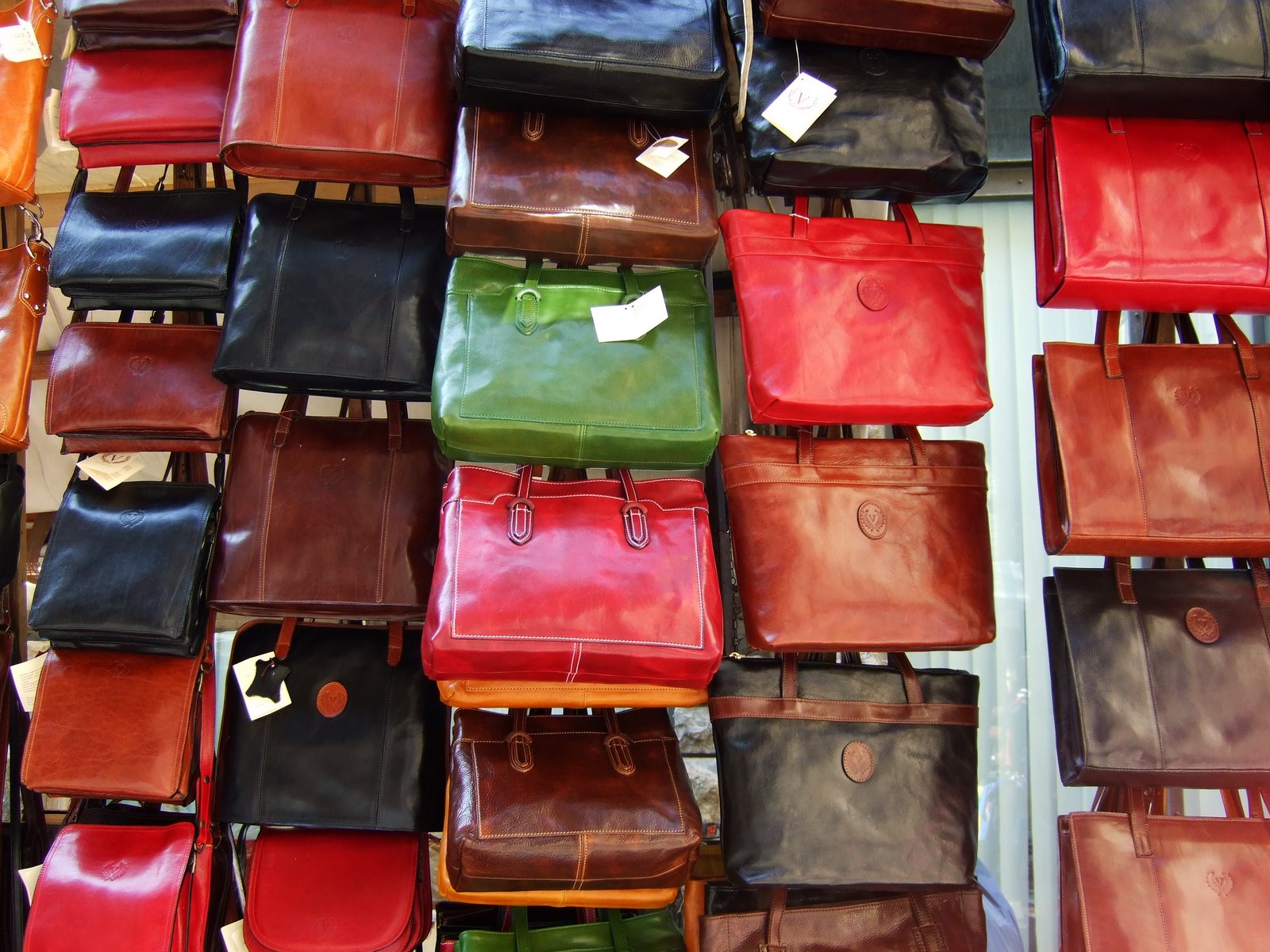 [Florence--market+purses.JPG]