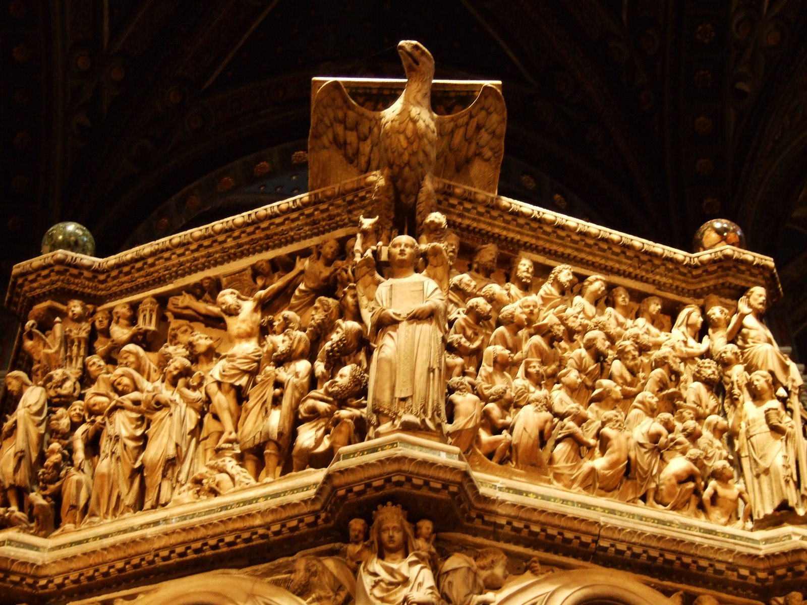 [Siena--Duomo+pulpit+close+up.JPG]