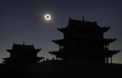 [2008_08_01t074622_450x287_us_eclipse.jpg]
