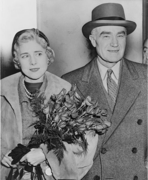 [496px-Clare_Boothe_Luce_and_Henry_Luce_NYWTS.jpg]