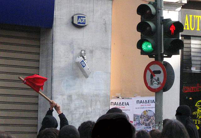 [22-2-2007_greece_student_demo_against_reform_bill__anarchists_vs._cameras_]