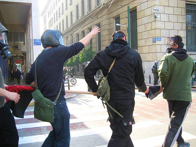 [22-2-2007_greece_student_demo_against_reform_bill__anarchists_vs._pork__5]