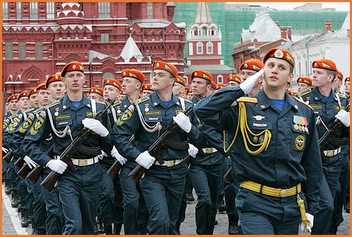 [russian_men_parade3.jpg]