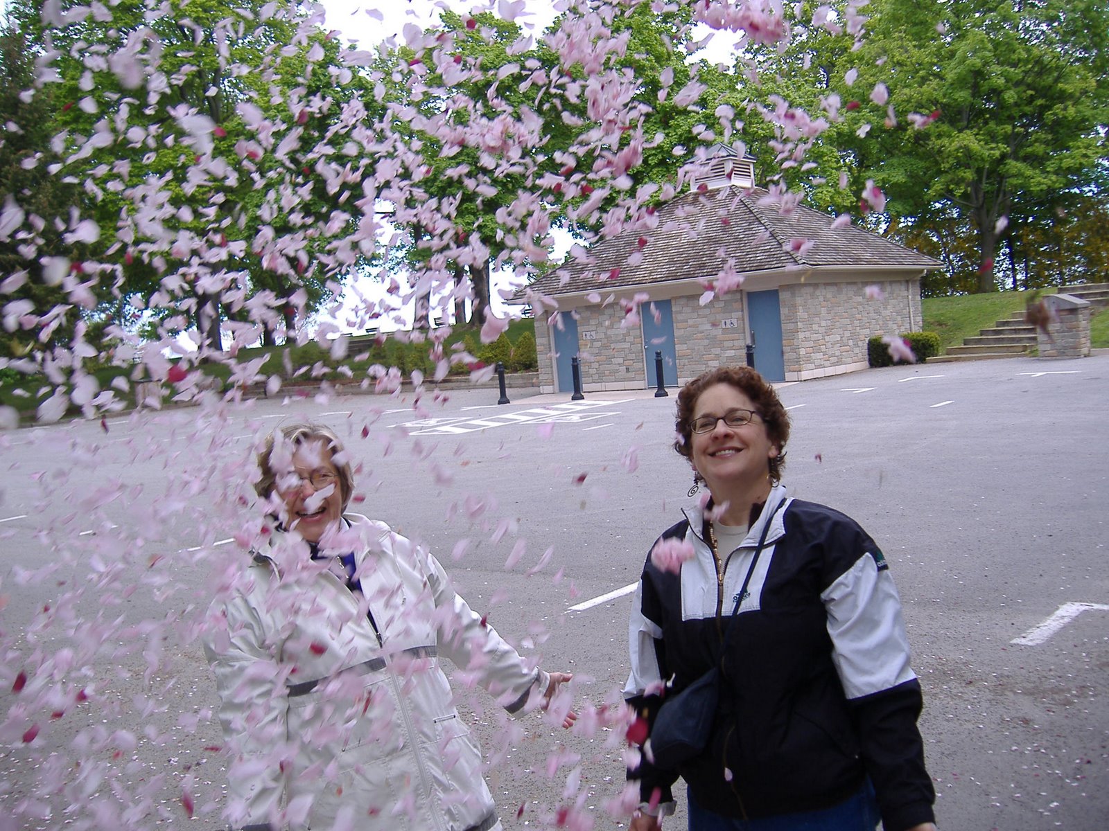 [Canada,+Blossoms,+Joyce+&+Mary+07+008.jpg]