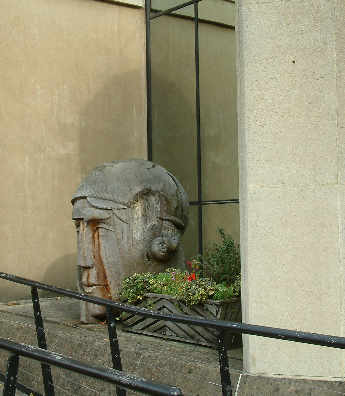 [Caerleon+Roman+scultpture+outside+museum.jpg]